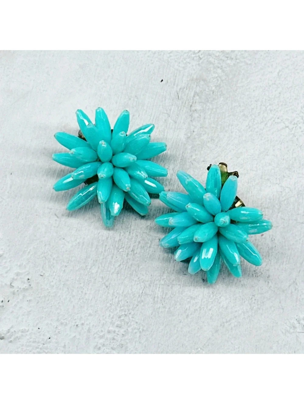 836mc. Aqua Floral CLIP ON’s Earrings Vintage